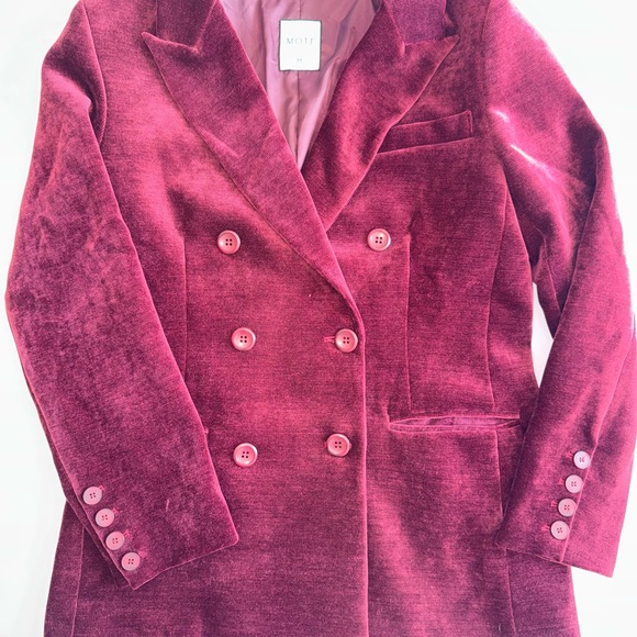 MOTF Double-Breasted Velvet Blazer in Deep Wine - Picture 5 of 8